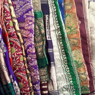 80 Sari • Tücher aus Seide mit Brokat